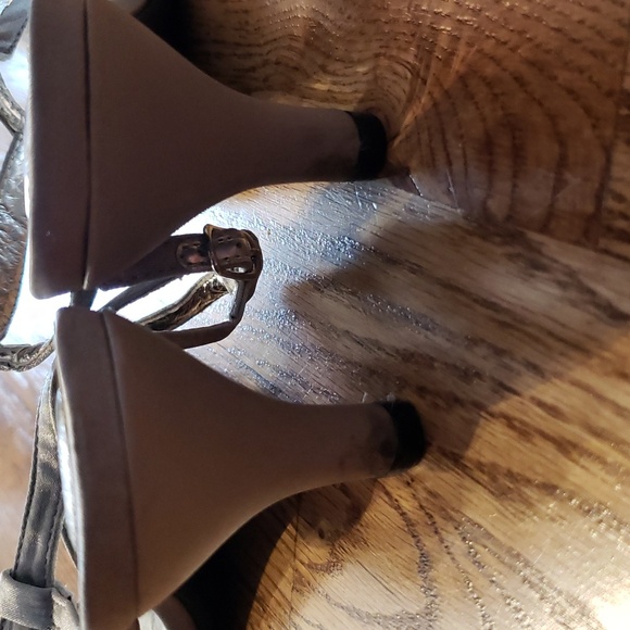 (9) Tradition Strapply Sling Back Kitten Heels Metallic Satin Party Wedding - Picture 9 of 10